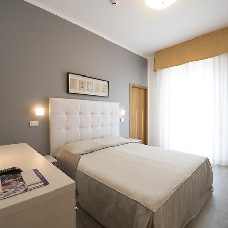 Hotel Iride & Spa 切塞纳蒂科 外观 照片