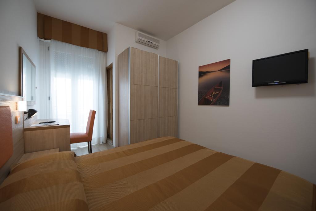 Hotel Iride & Spa 切塞纳蒂科 外观 照片