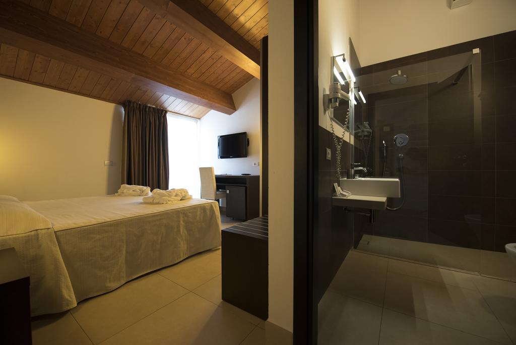 Hotel Iride & Spa 切塞纳蒂科 外观 照片