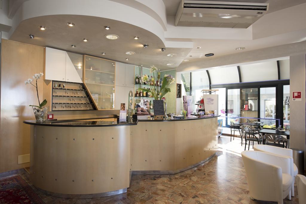 Hotel Iride & Spa 切塞纳蒂科 外观 照片